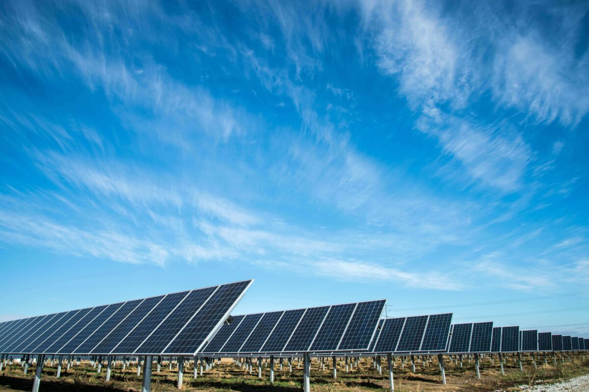 How Do Hybrid Solar Energy Systems Work and What Are Their Advantages?